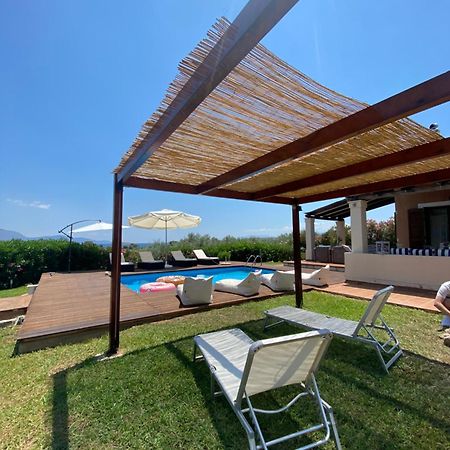 Georges Villa Galaxidi, Family, Pool And Garden Eksteriør billede