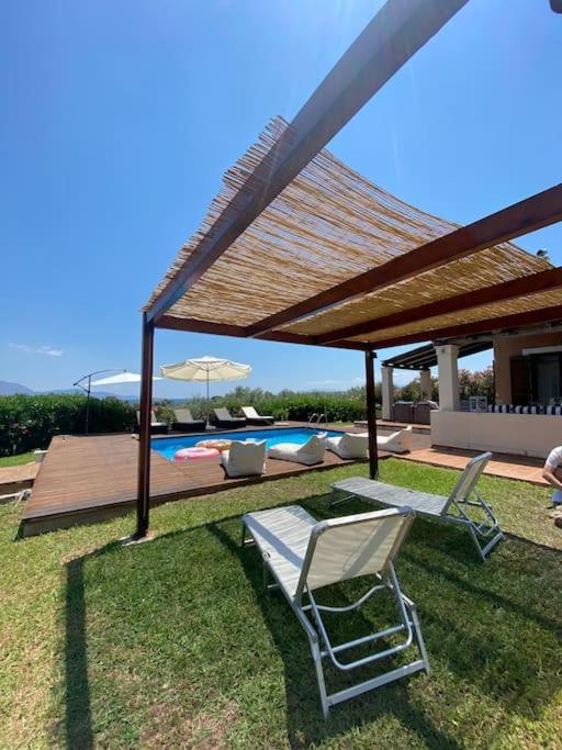 Georges Villa Galaxidi, Family, Pool And Garden Eksteriør billede