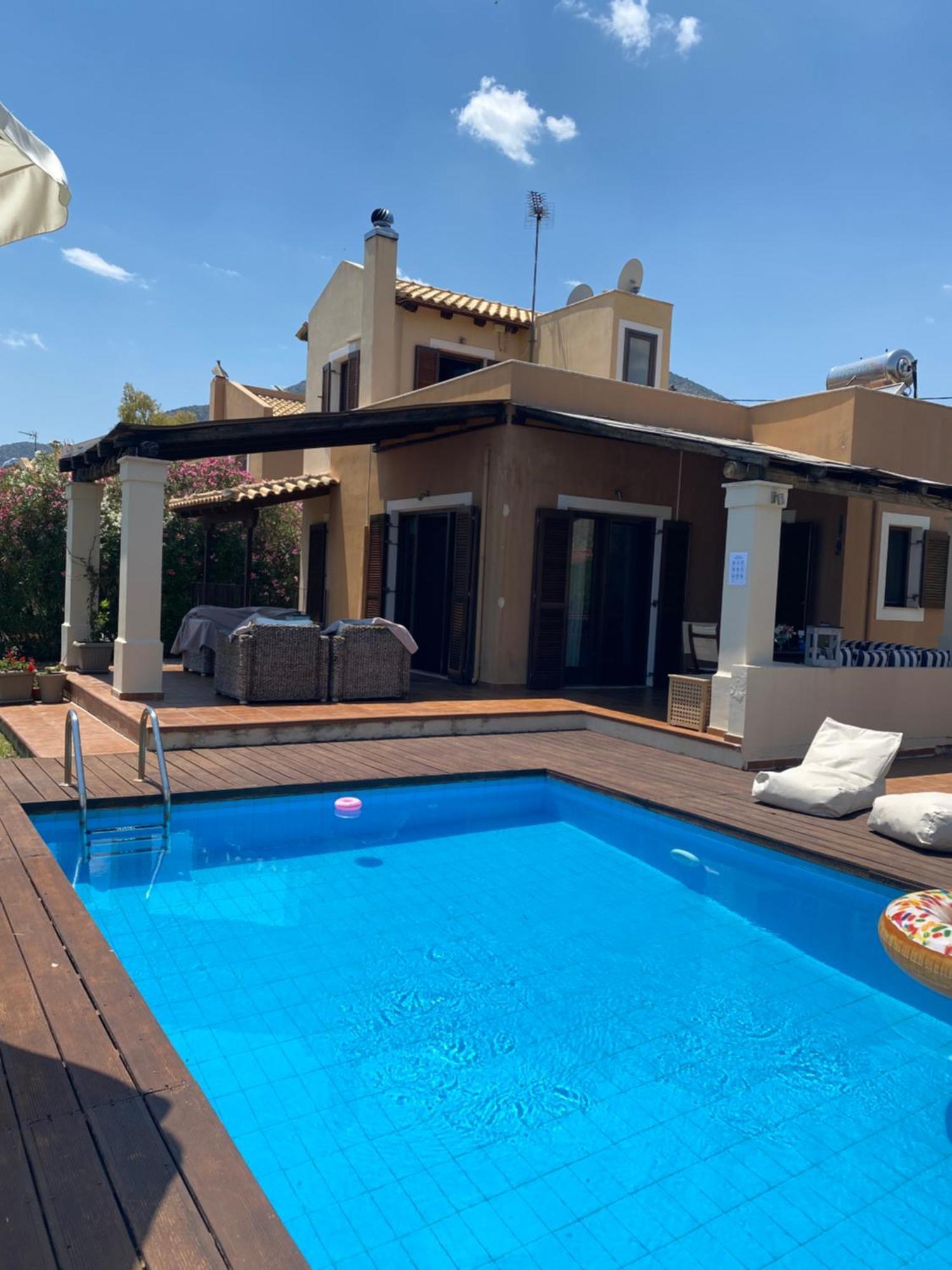 Georges Villa Galaxidi, Family, Pool And Garden Eksteriør billede